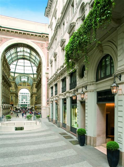 Luxury Hotel Near Duomo Cathedral, Milan 